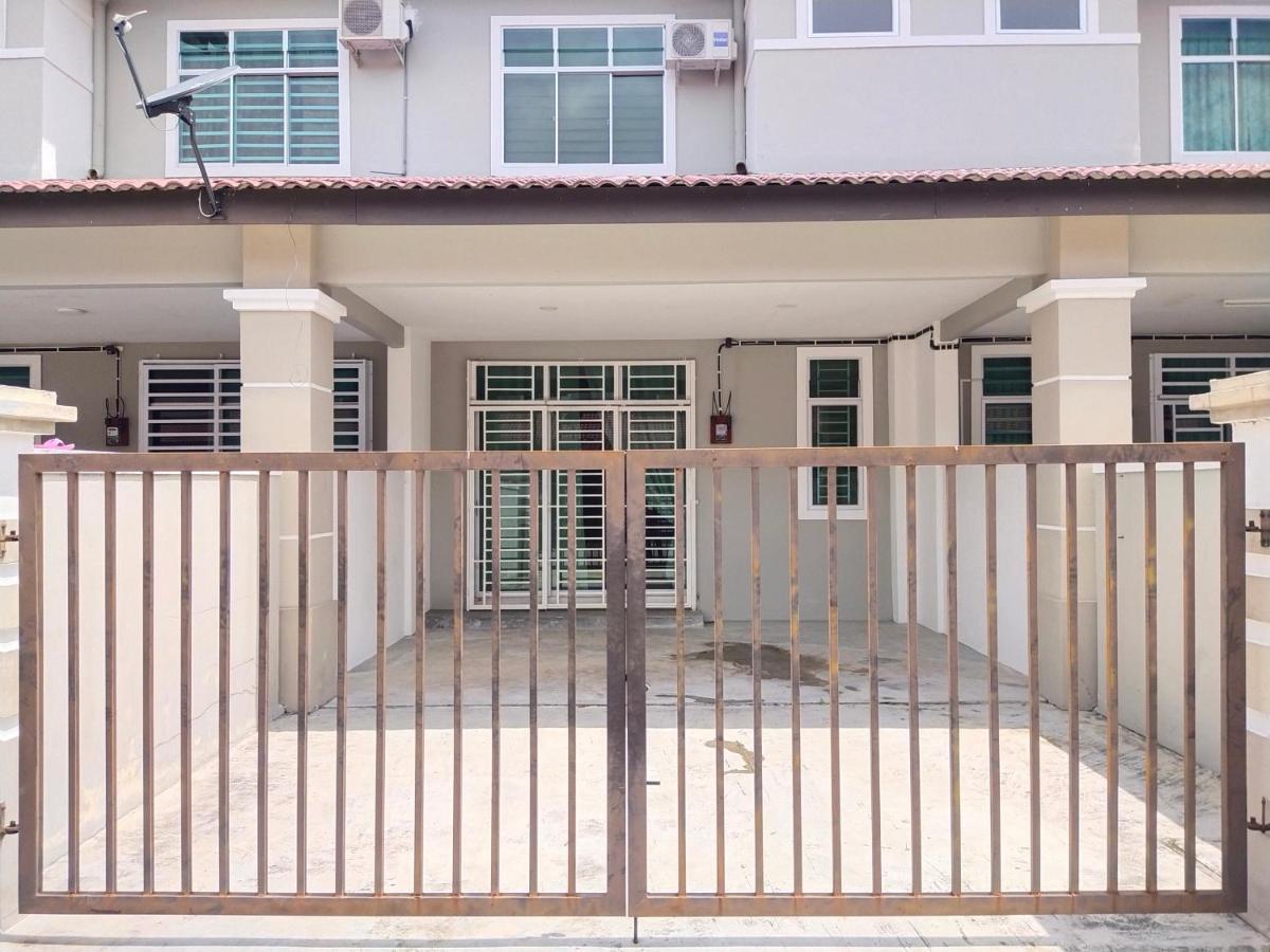 Axaida Homestay Parit Jawa Bakar Parit Extérieur photo