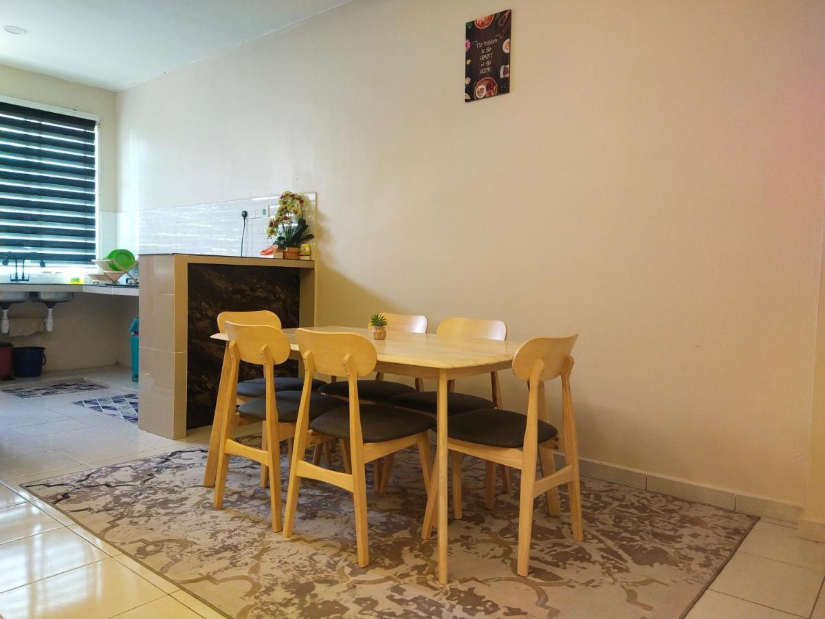 Axaida Homestay Parit Jawa Bakar Parit Extérieur photo